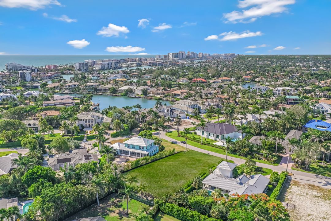 350 Rudder Rd, Naples, FL 34102