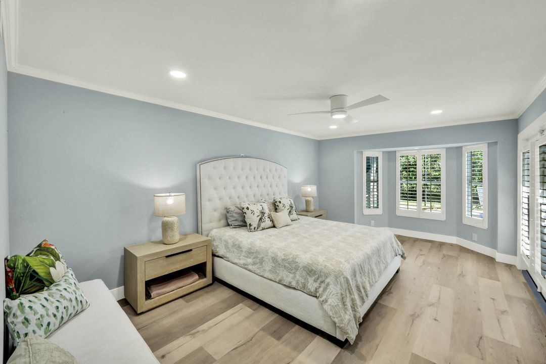 557 Parkwood Ln, Naples, FL 34103