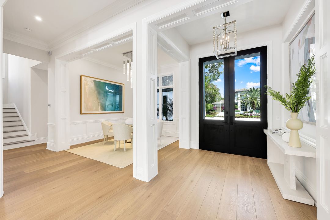 726 Riviera Dr, Naples, FL 34103