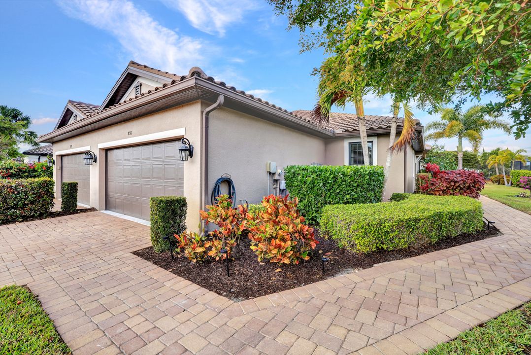 8581 Maggiore Ct, Naples, FL 34114