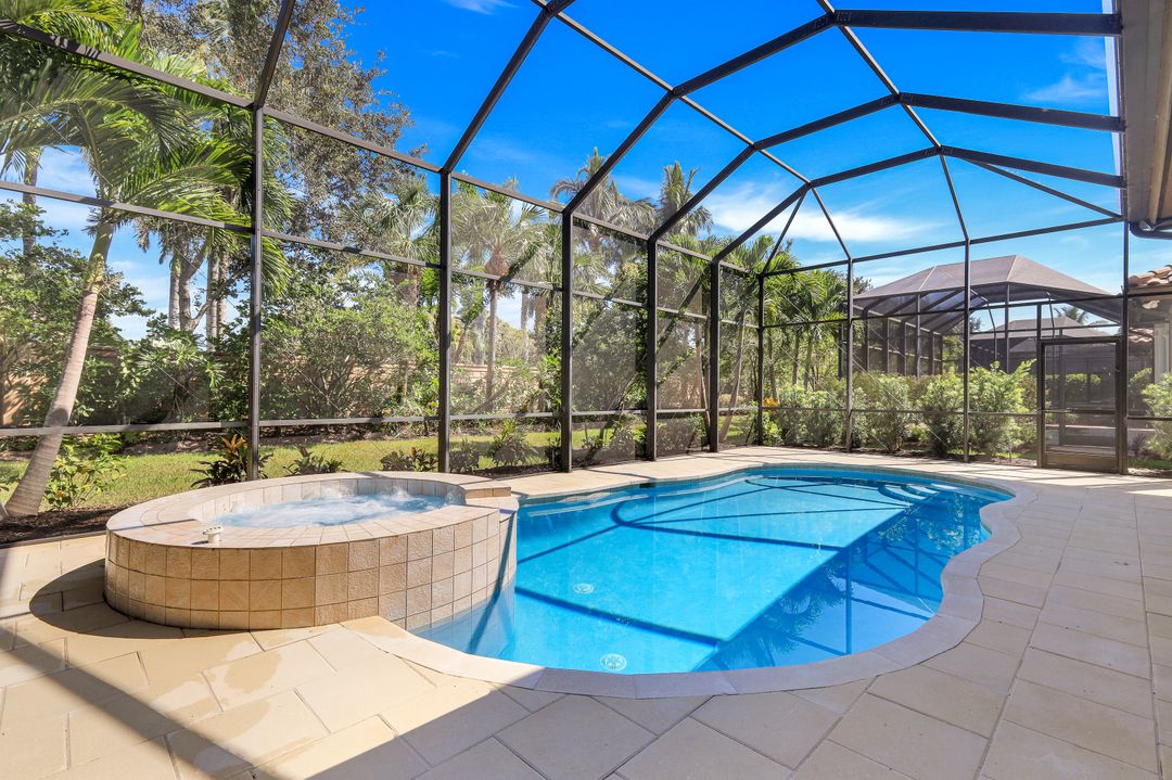 7319 Lantana Cir, Naples, FL 34119