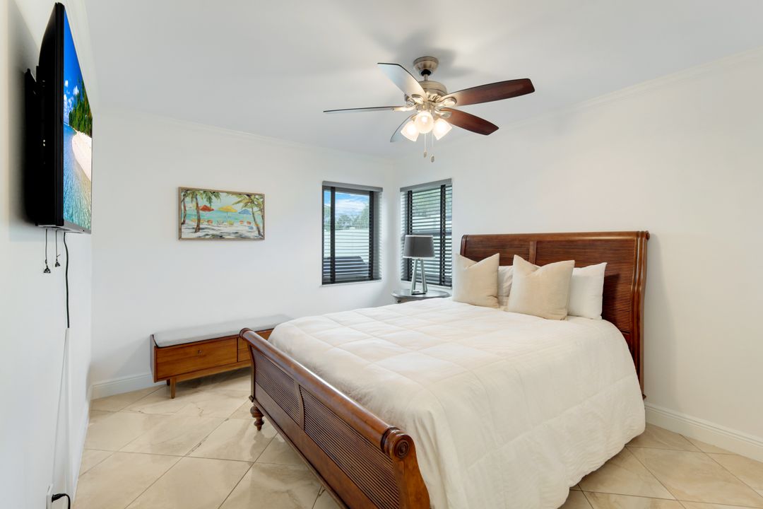636 98th Ave N, Naples, FL 34108