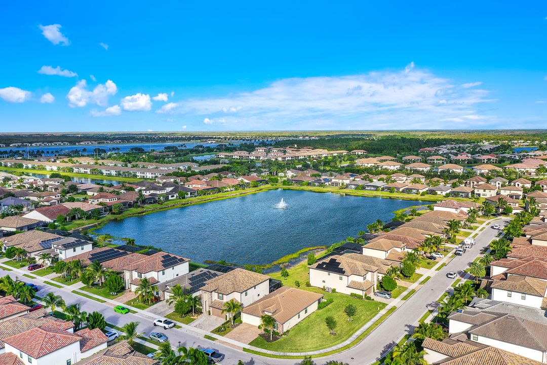 9386 Foxglove Ln, Naples, FL 34120