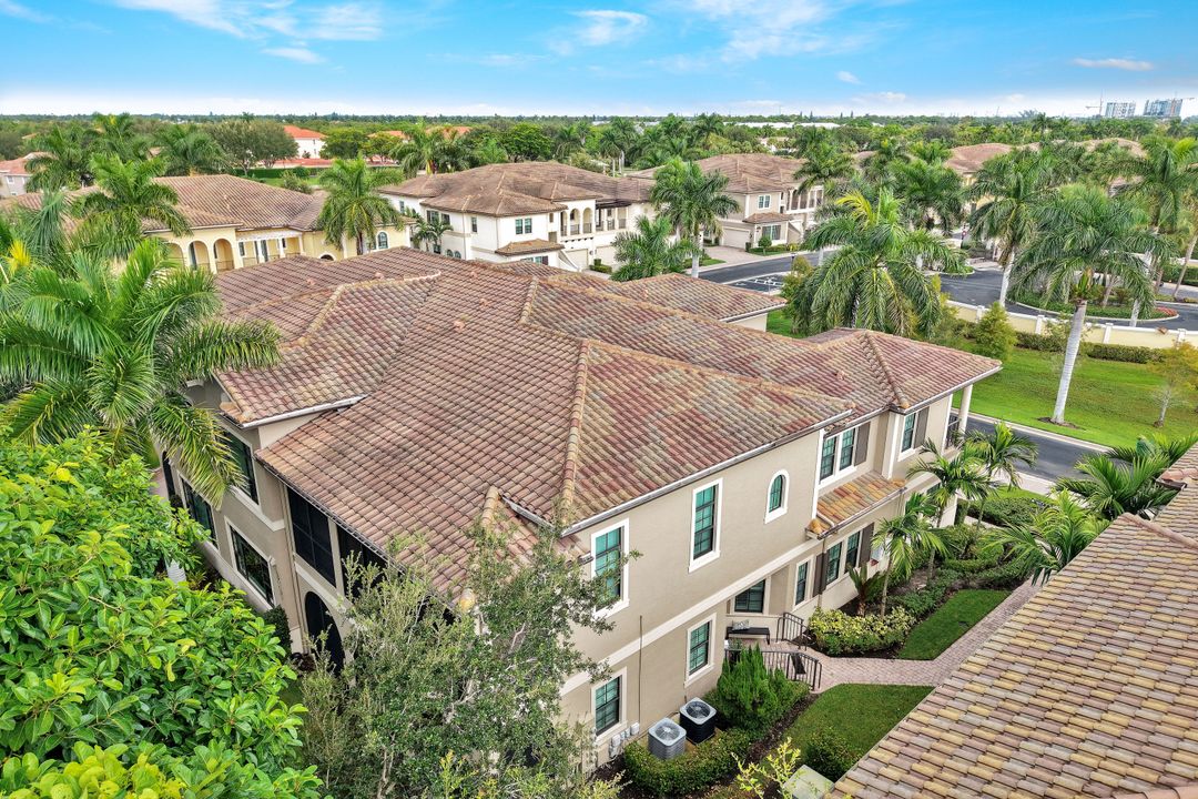 2534 Windward Ct #15-101, Naples, FL 34112