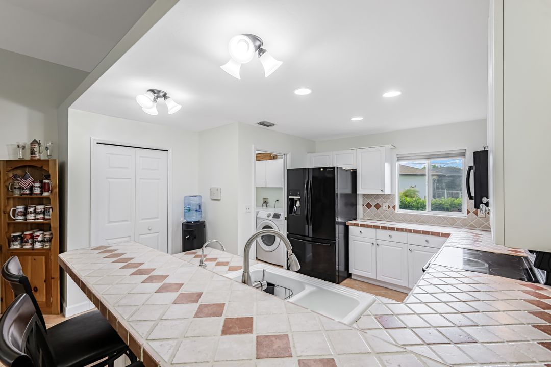 1933 SW 38th St, Cape Coral, FL 33914