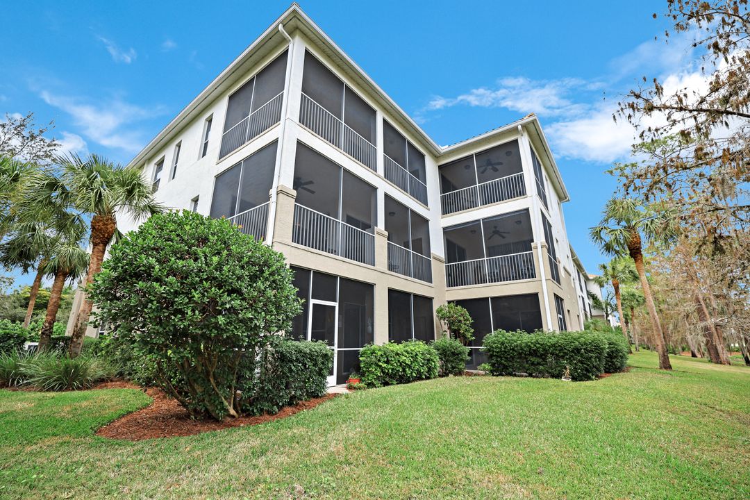 8247 Parkstone Pl #305, Naples, FL 34120
