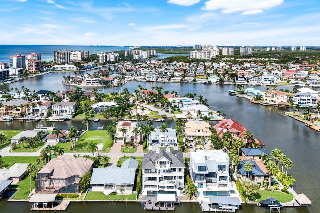 260 Channel Dr, Naples, FL 34108