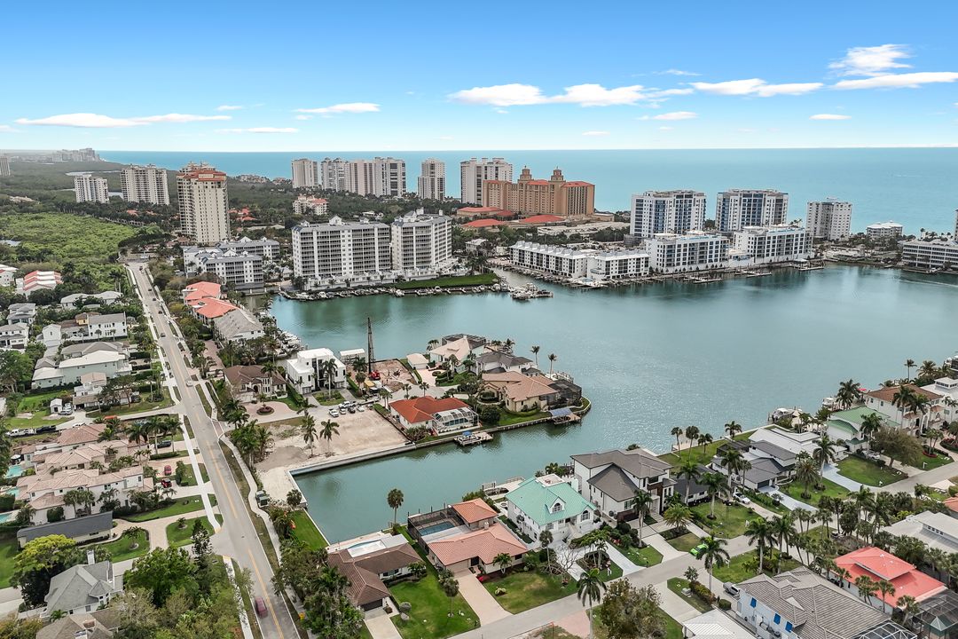 480 Oak Ave, Naples, FL 34108