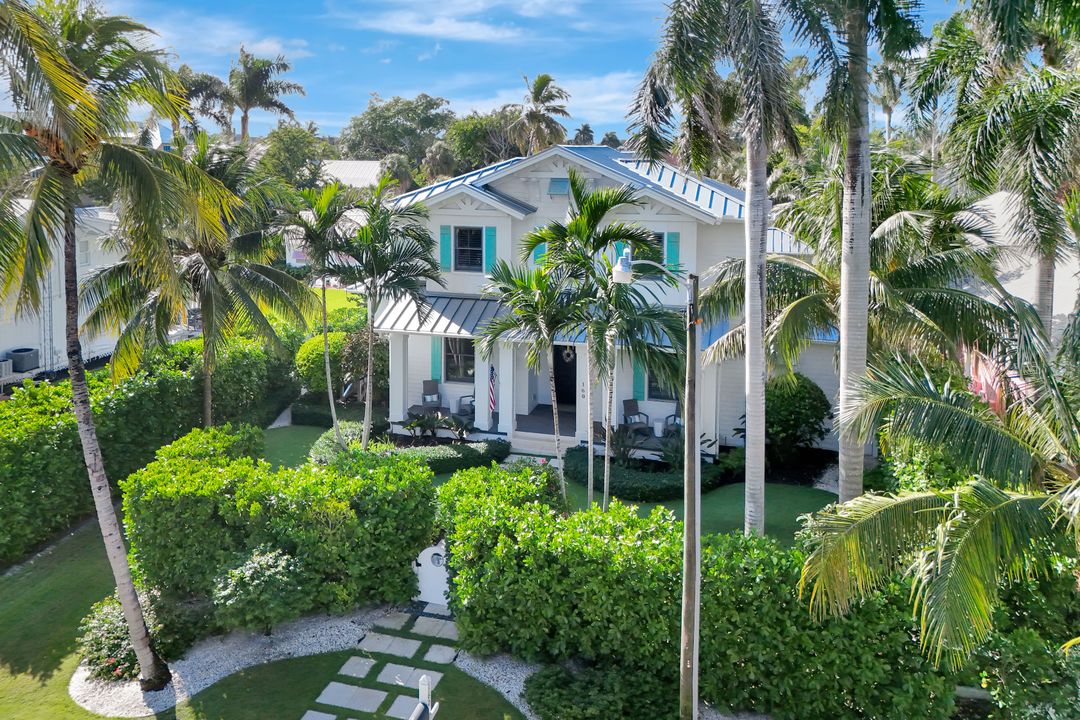 160 Broad Ave S, Naples, FL 34102