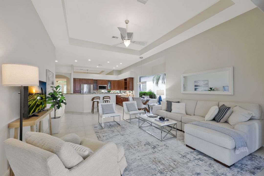910 Villa Florenza Dr, Naples, FL 34119