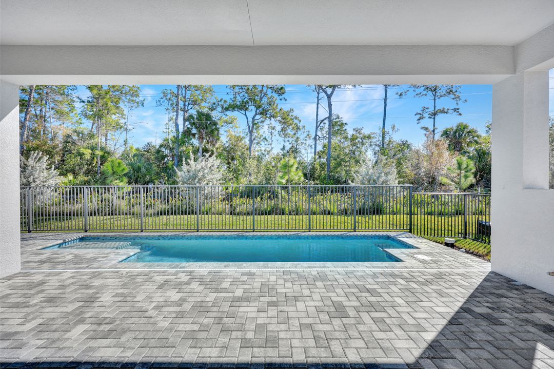 2440 Cambridge Wy, Naples, FL 34112