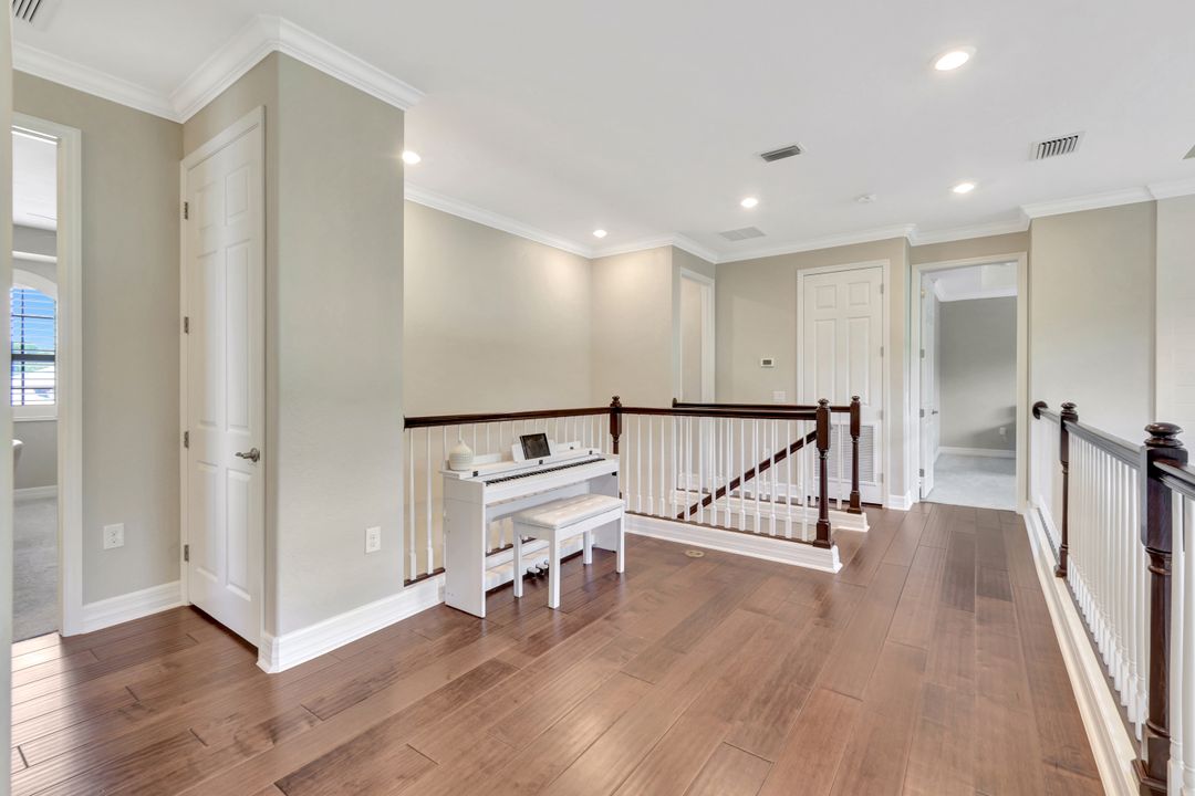 2102 Antigua Ln, Naples, FL 34120