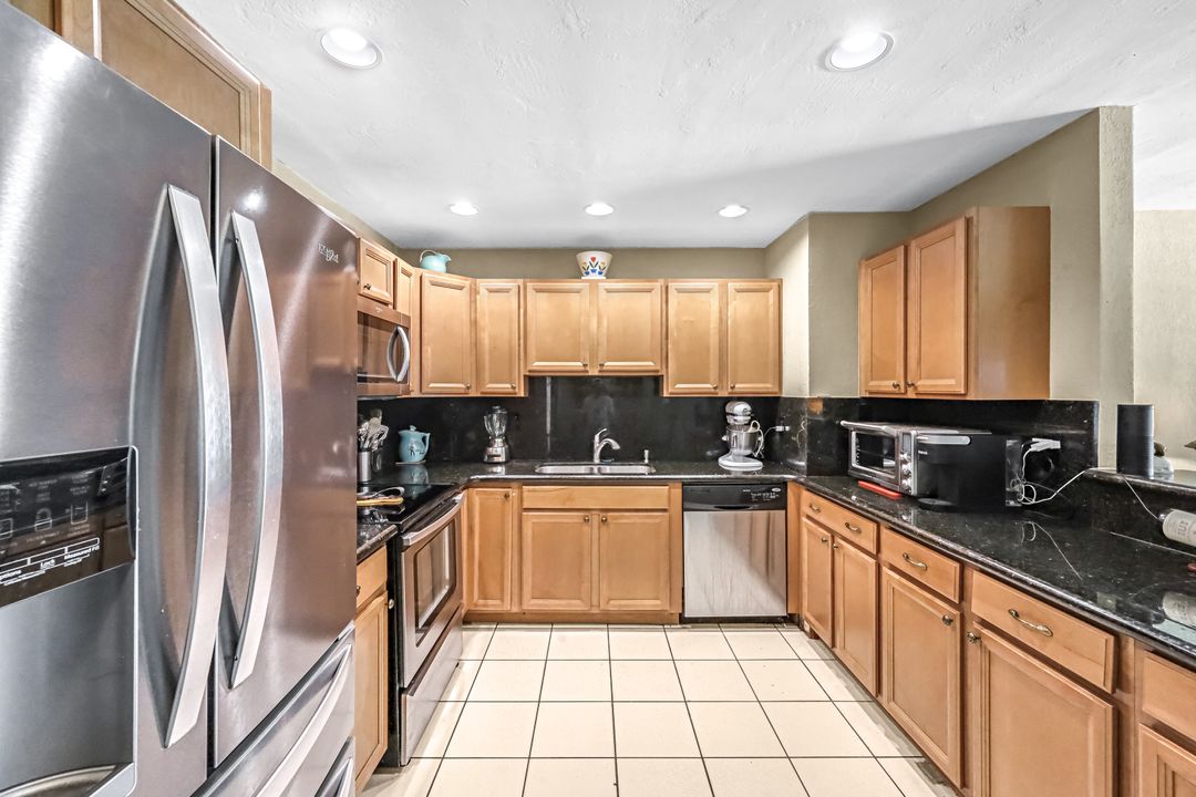801 NW 26th St, Wilton Manors, FL 33311
