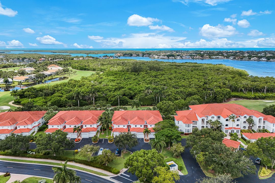 4700 Yacht Harbor Dr #611, Naples, FL 34112