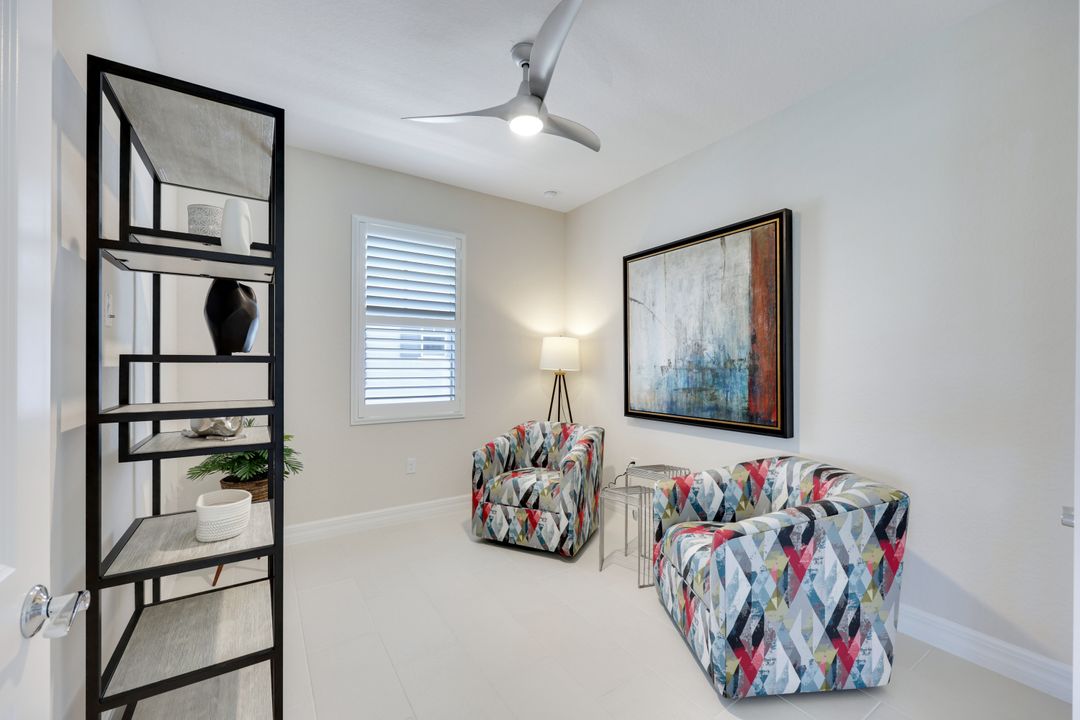 273 Indies Dr E #202, Naples, FL 34114