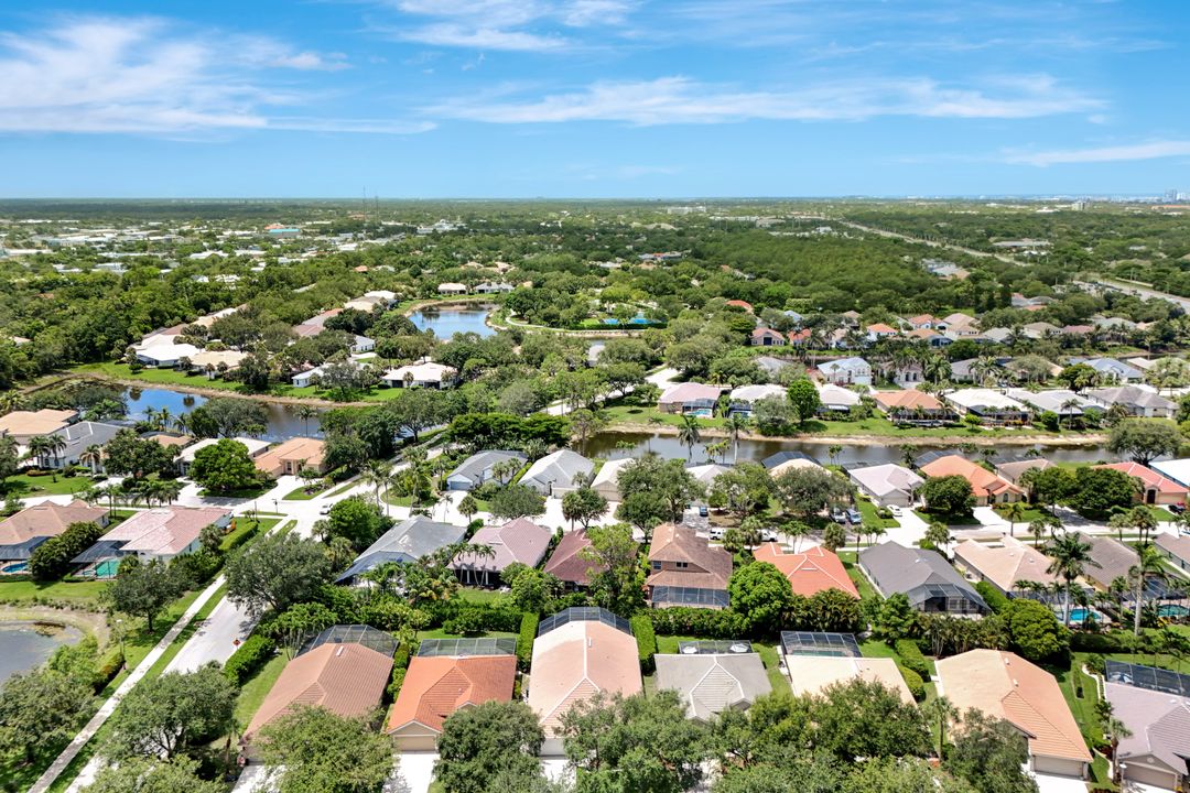 7052 Timberland Cir, Naples, FL 34109