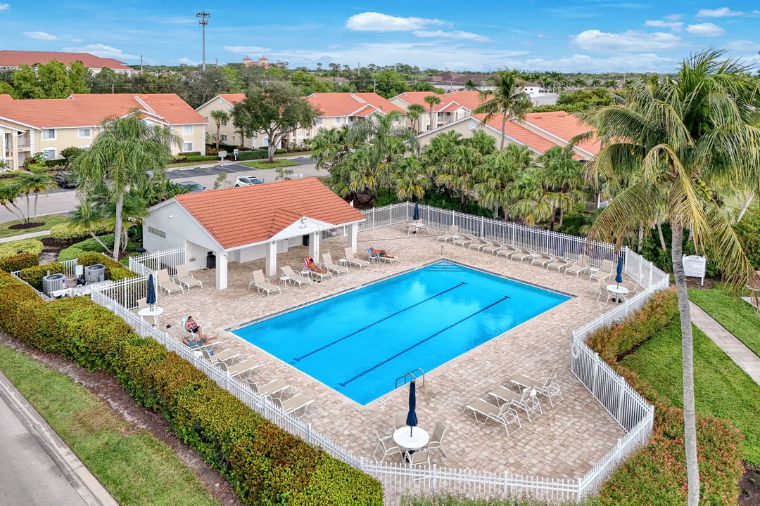 7818 Emerald Cir #103, Naples, FL 34109