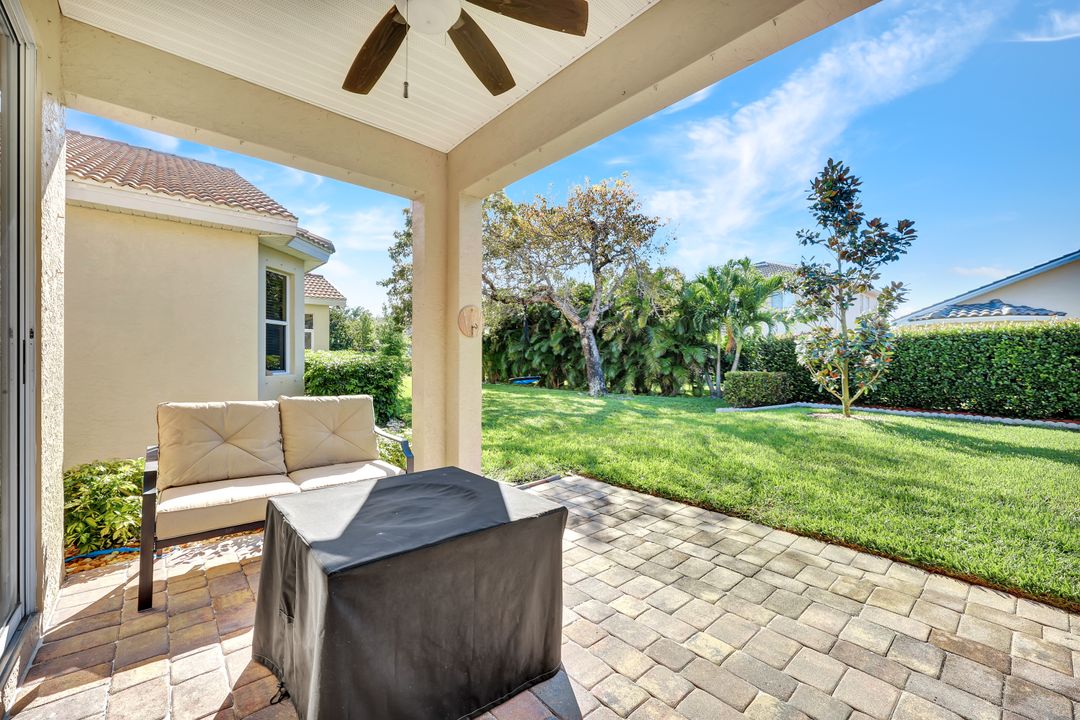 9262 Chestnut Tree Loop, Fort Myers, FL 33967