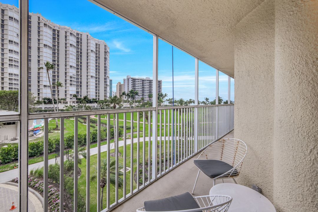 4041 Gulf Shore Blvd N #204, Naples, FL 34103
