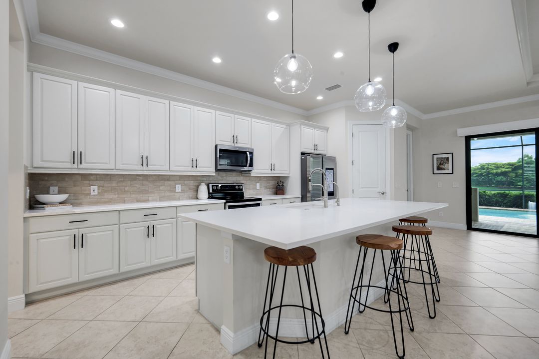 4118 Raffia Dr, Naples, FL 34119