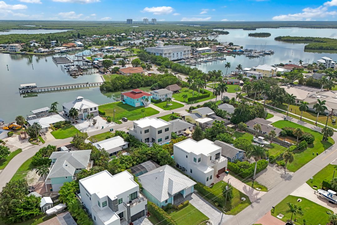 109 W Hilo St, Naples, FL 34113