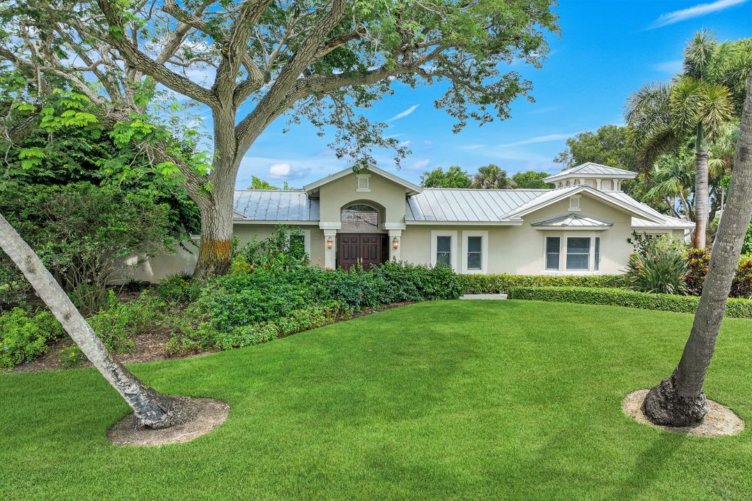675 Murex Dr, Naples, FL 34102