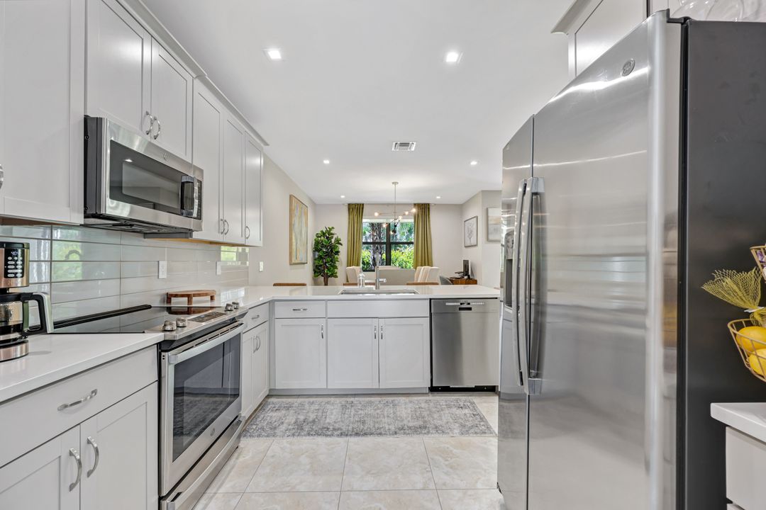 7348 Rockefeller Dr, Naples, FL 34119