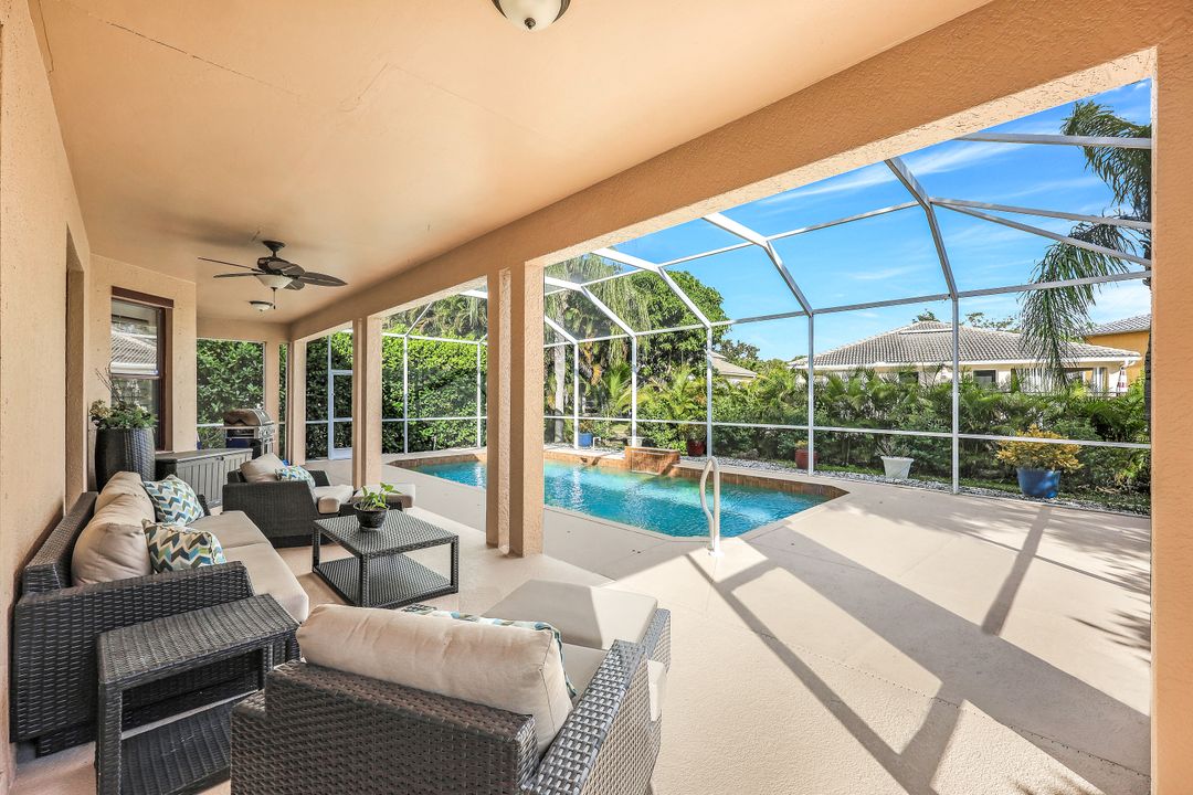 8493 Laurel Lakes Blvd, Naples, FL 34119