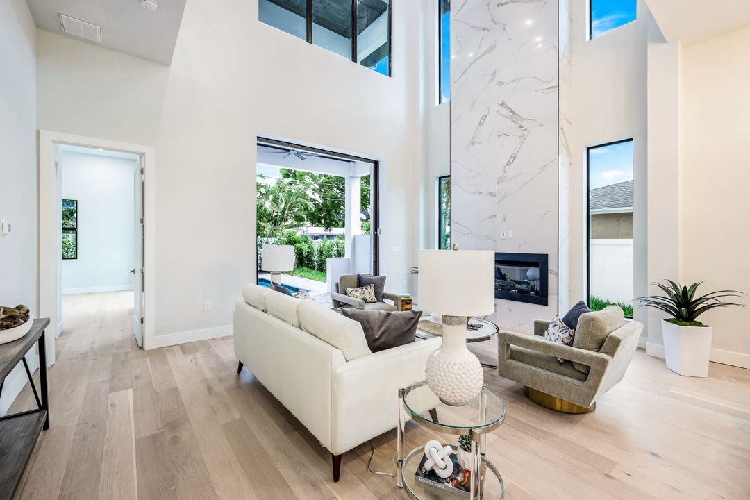 524 103rd Ave N, Naples, FL 34108