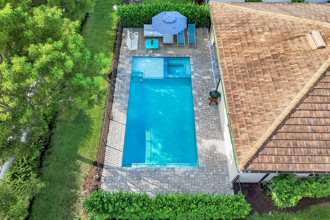 9445 Glenforest Dr, Naples, FL 34120