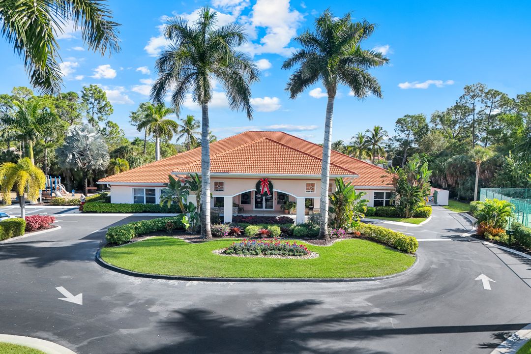 7755 Berkshire Pines Dr, Naples, FL 34104