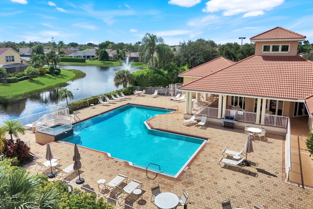 196 Skipping Stone Ln, Naples, FL 34119