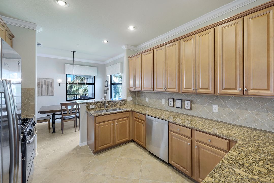 3165 Aviamar Cir #202, Naples, FL 34114