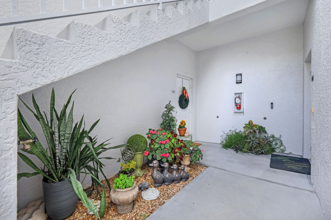 1335 Charleston Square Dr #6-101, Naples, FL 34110