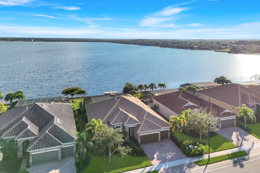 9305 Quarry Dr, Naples, FL 34120