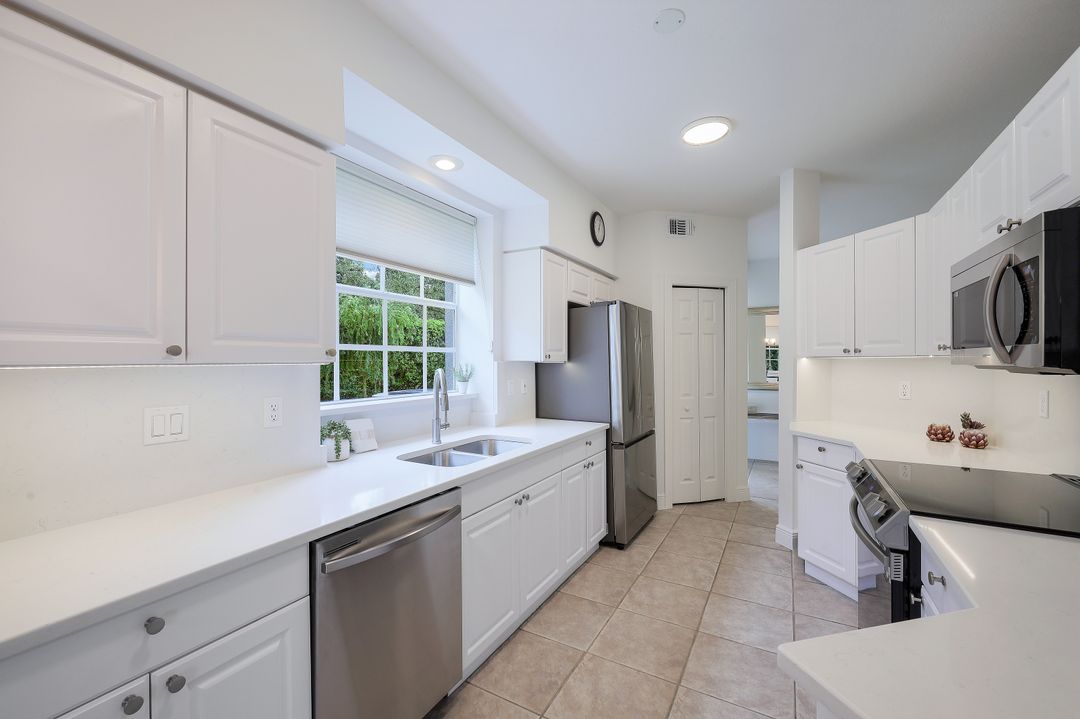 515 Laguna Royale Blvd  #102, Naples, FL 34119