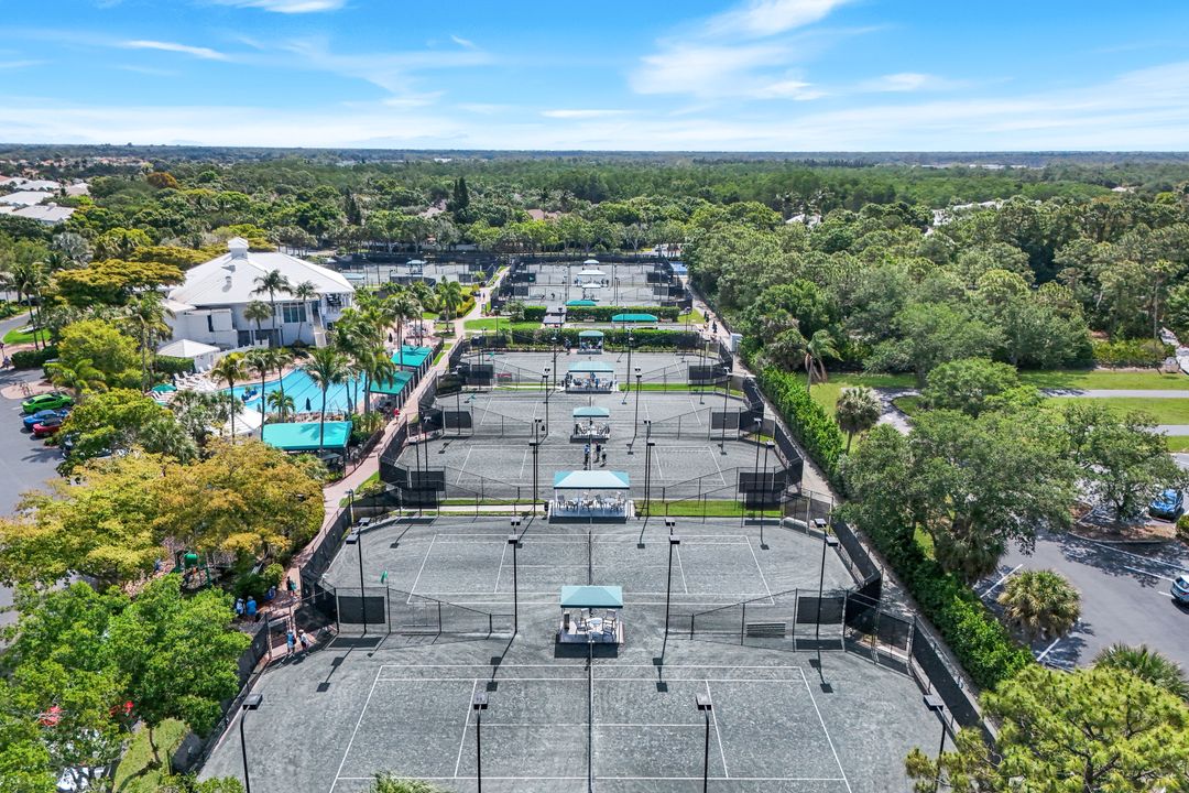 15040 Sterling Oaks Dr, Naples, FL 34110