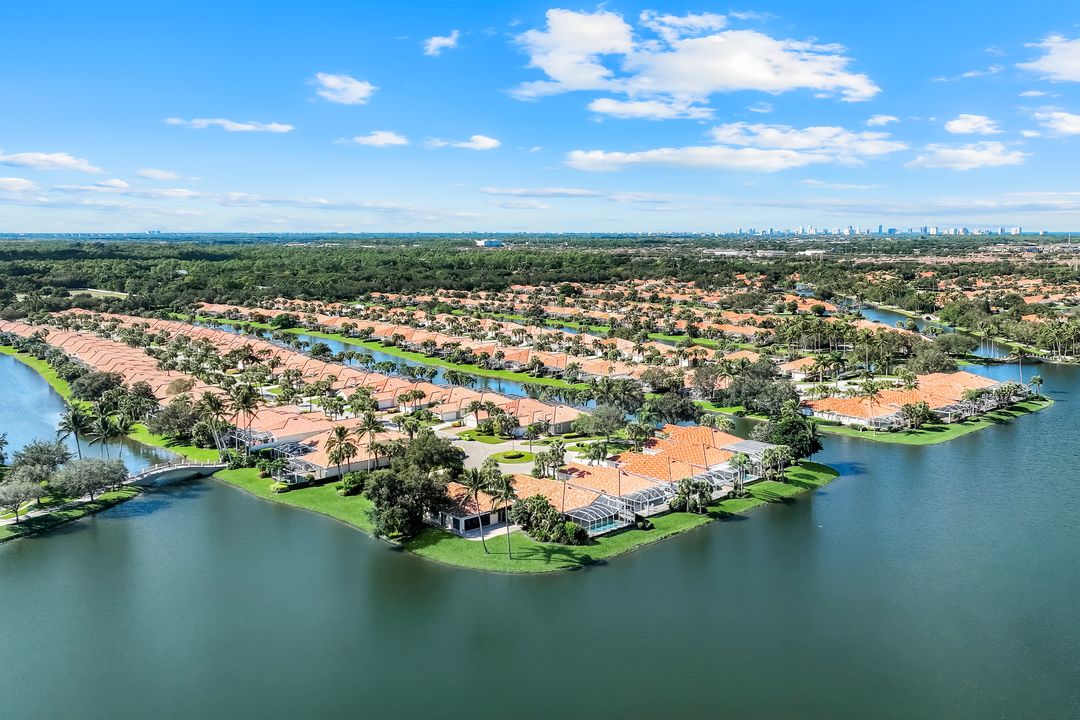 4364 Montalvo Ct, Naples, FL 34109