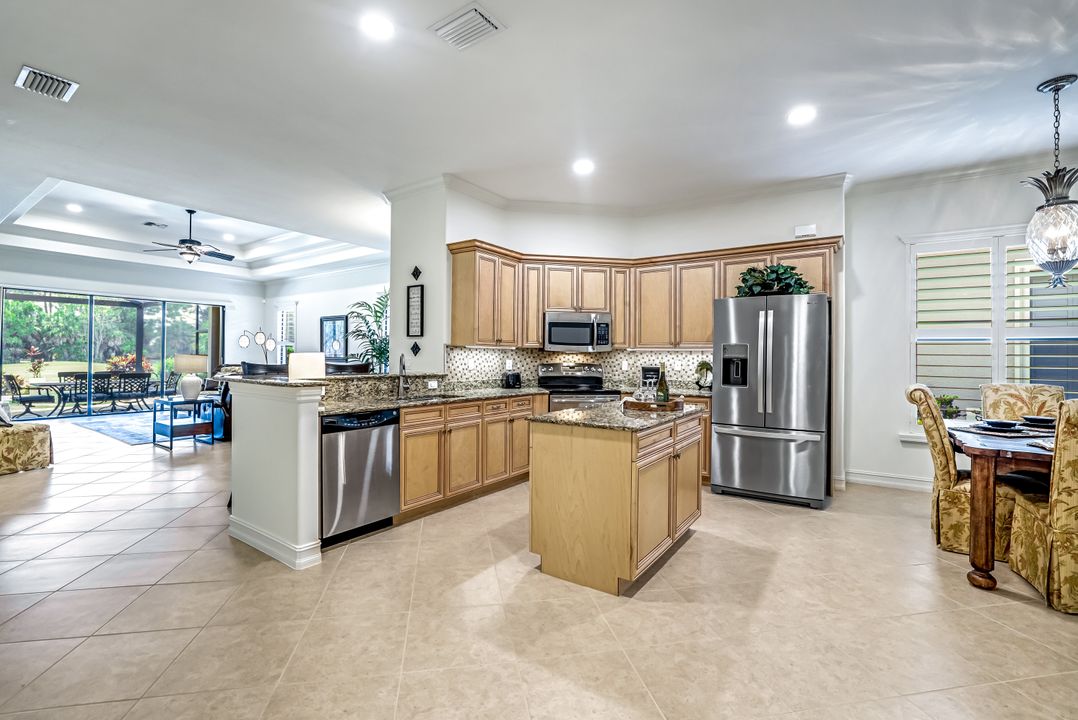 7523 Moorgate Point Way, Naples, FL 34113