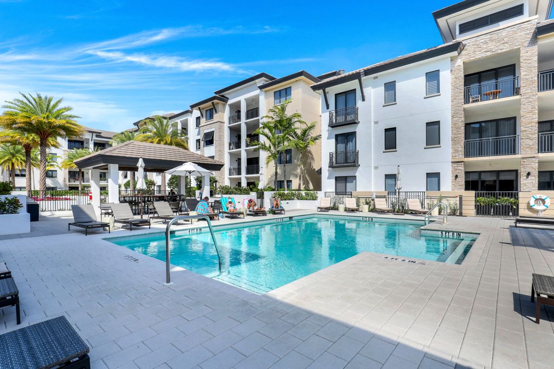 1135 3rd Ave S #518, Naples, FL 34102