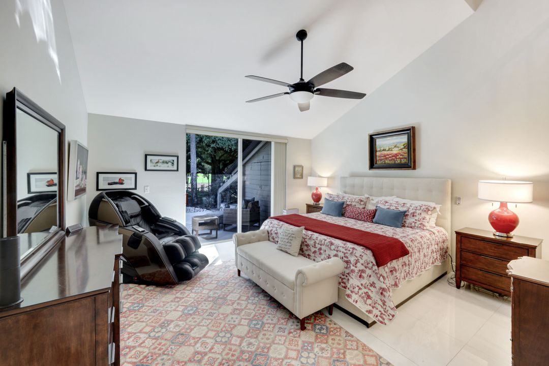 370 Edgemere Way N, Naples, FL 34105