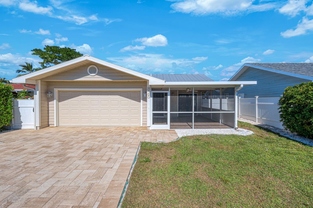 825 93rd Ave N, Naples, FL 34108