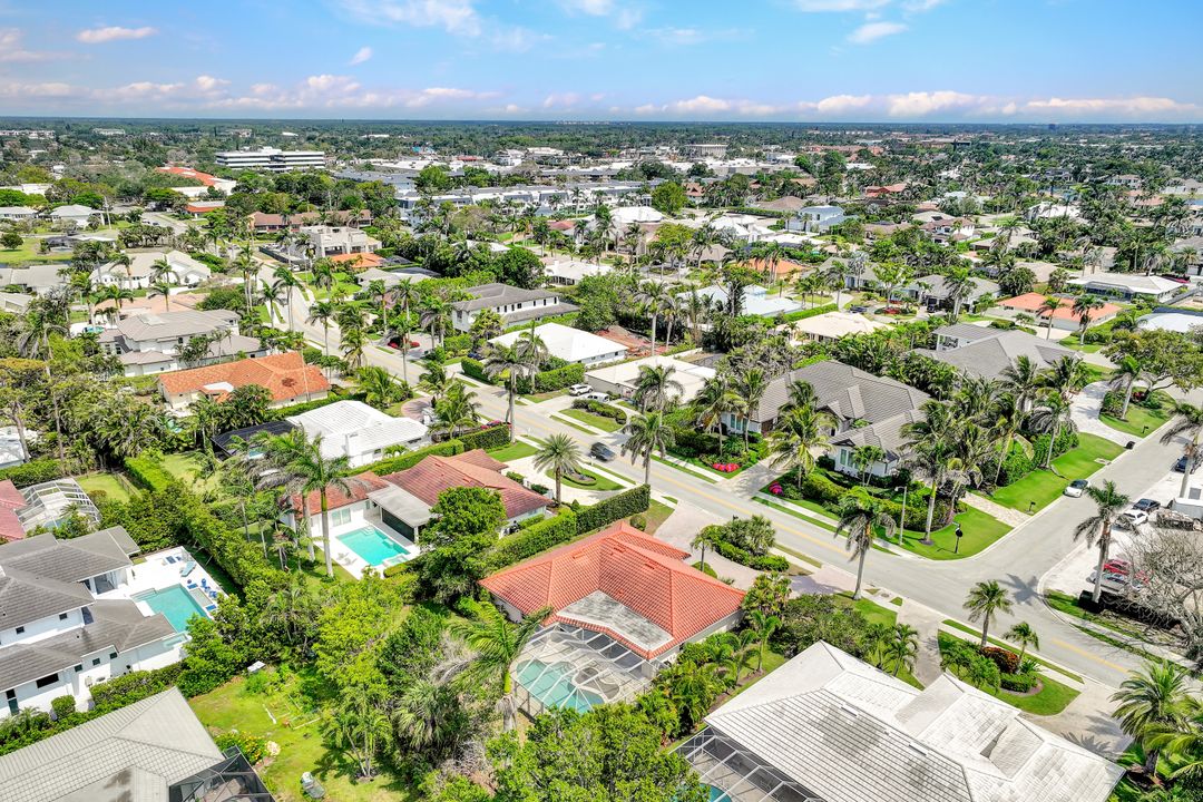 529 Neapolitan Way, Naples, FL 34103