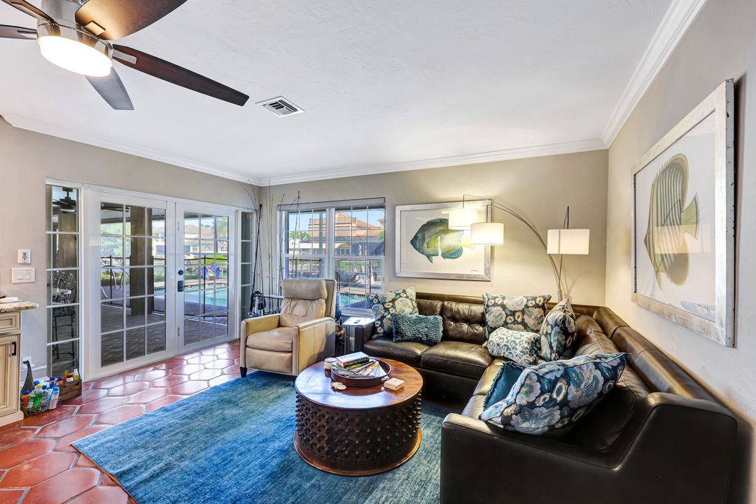 911 Giralda Ct, Marco Island, FL 34145