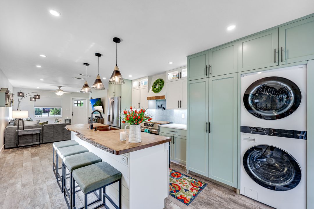 2385 Sunset Ave, Naples, FL 34112