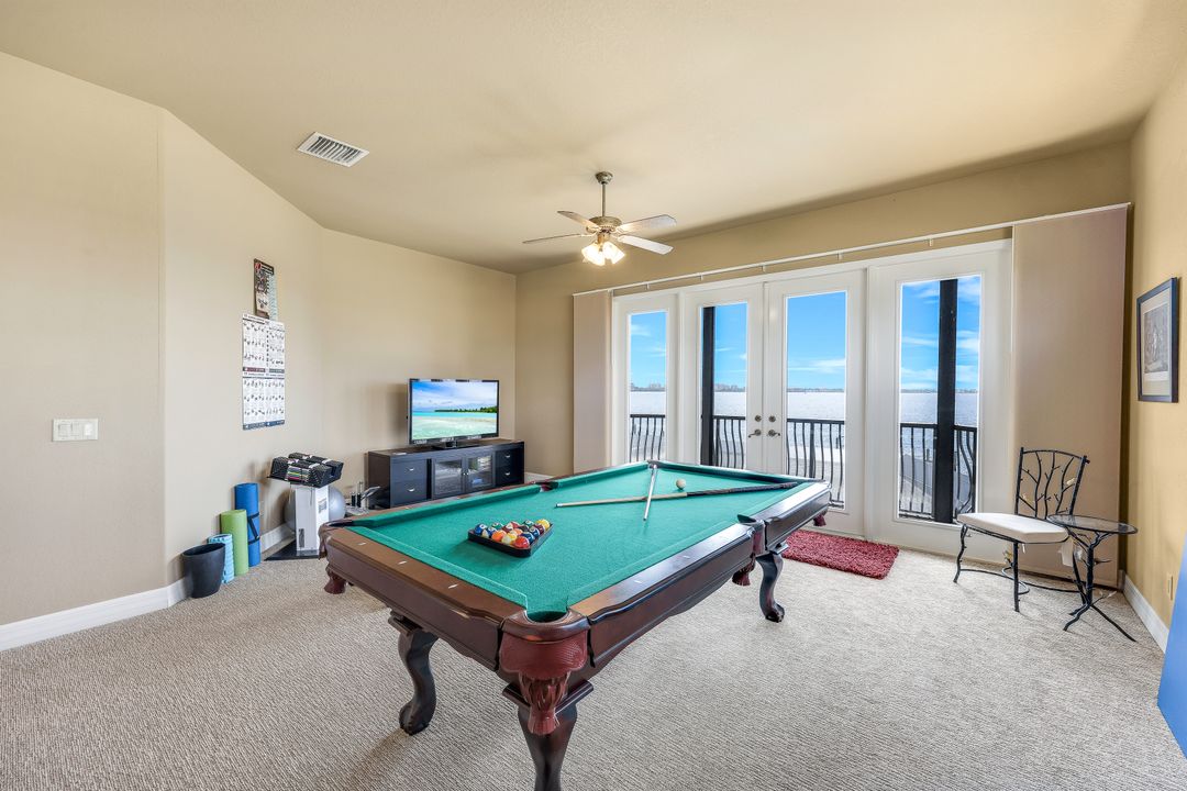 1028 Dolphin Dr, Cape Coral, FL 33904