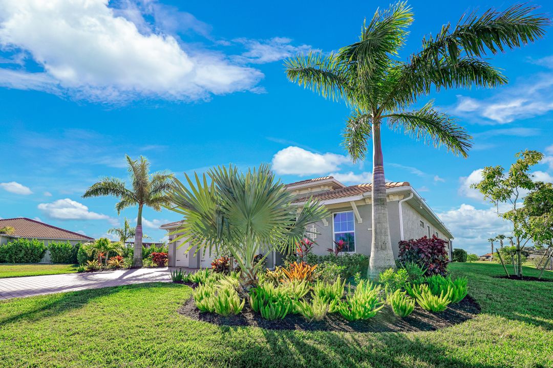 18680 Ensenada Dr, Naples, FL 34114