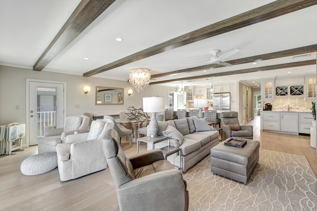 2850 Gulf Shore Blvd N  #201, Naples, FL 34103