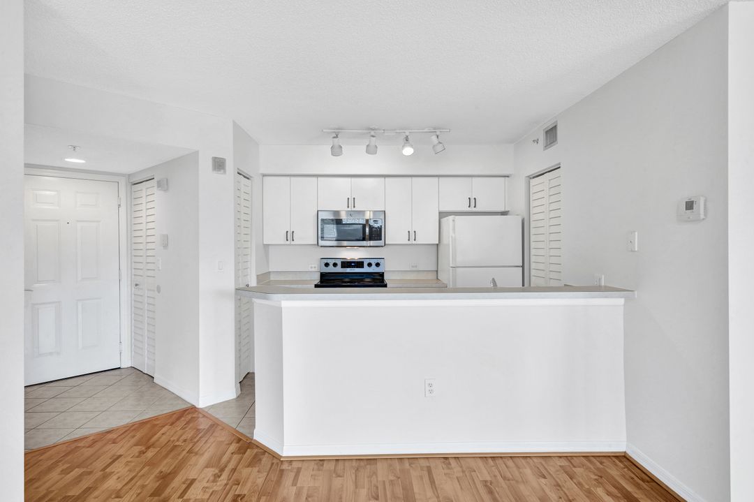 8880 Colonnades Ct W #427, Bonita Springs, FL 34135