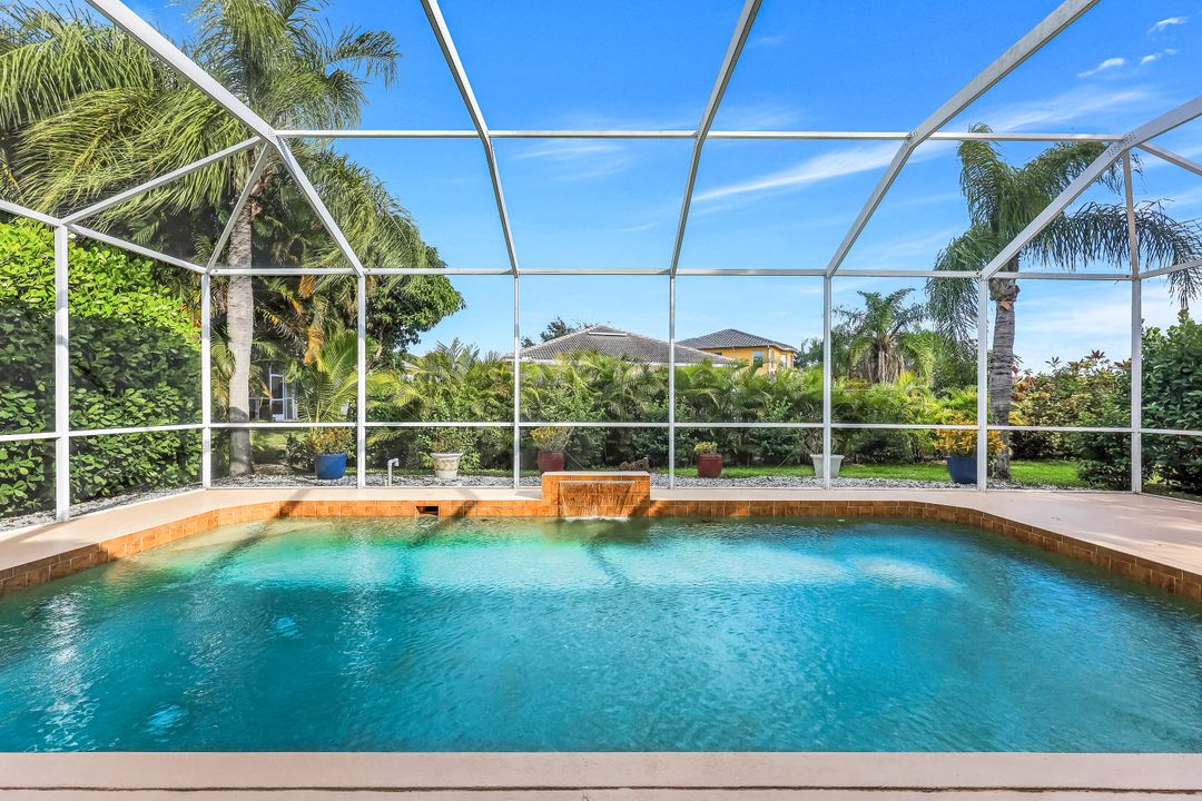 8493 Laurel Lakes Blvd, Naples, FL 34119